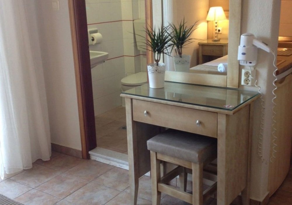 Economy Double Room photo 1