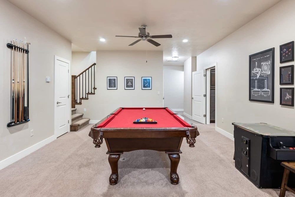 House, 6 Bedrooms photo 2