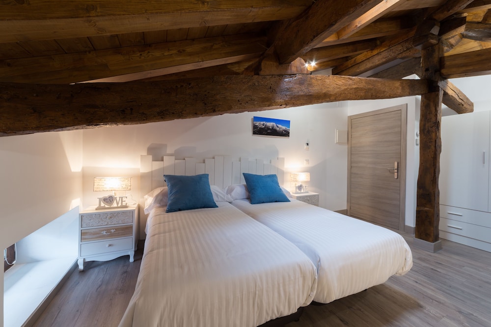 Triple Room (301)
