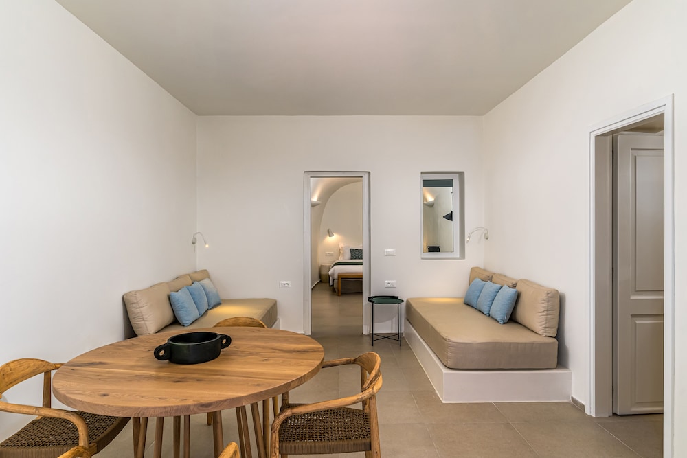 King Suite with Seaview and outdoor Hottub Caldera View - Photo 5