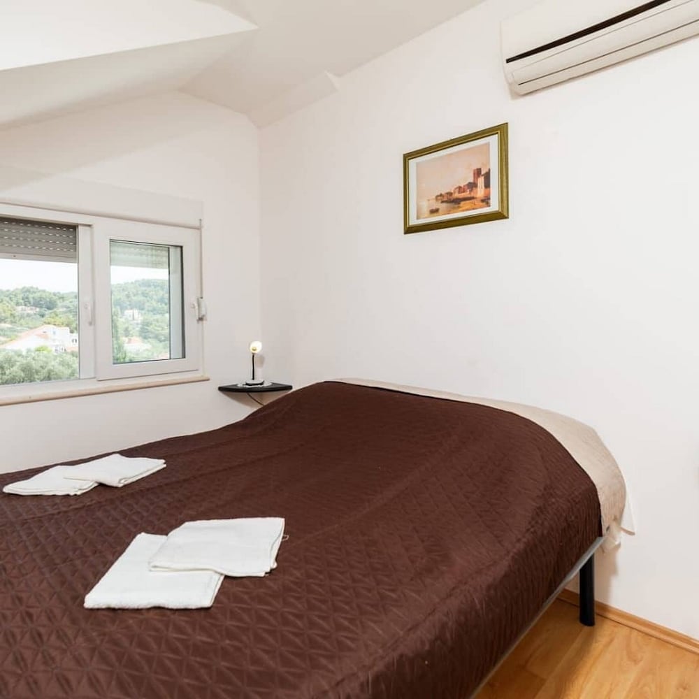 Apartment (Two Bedroom Apartment with Balcony)