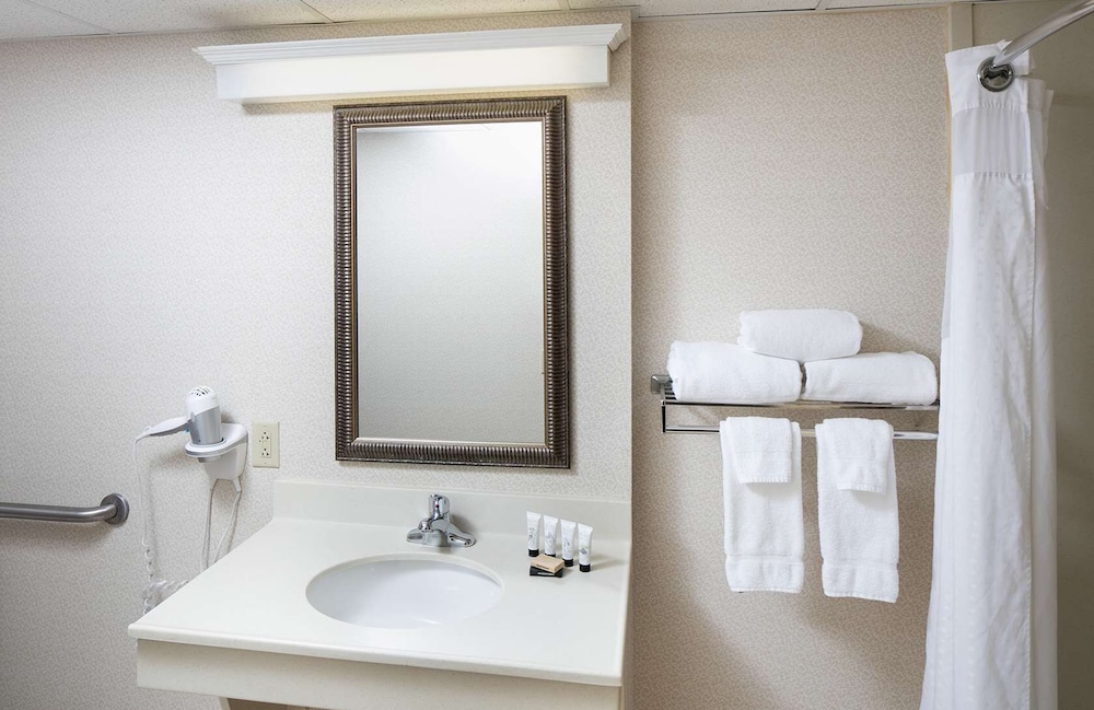 Room, 2 Queen Beds, Accessible (Hearing Accessible) - Photo 9