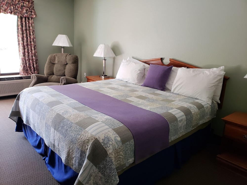 Standard Room, 1 King Bed, Accessible photo 1