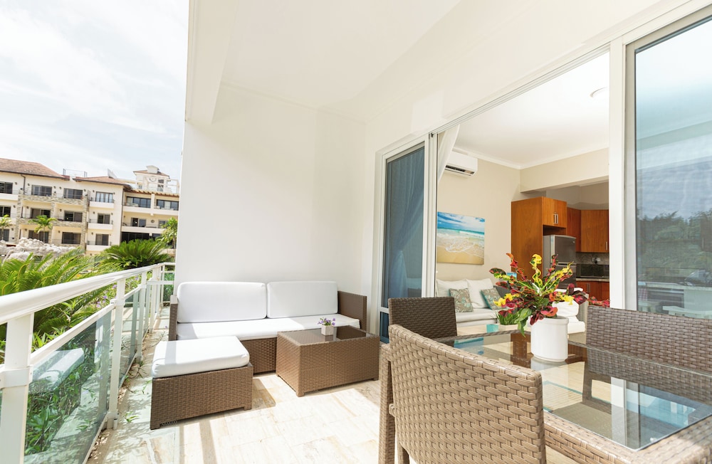 Premium Condo, 1 Bedroom, Partial Sea View