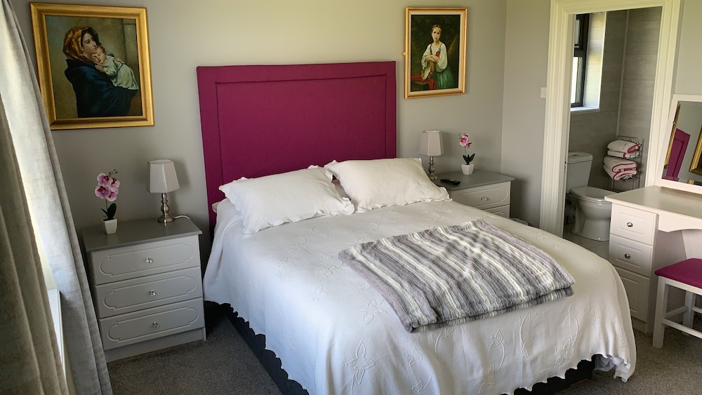 Deluxe Double Room, Ensuite, Lake View photo 1