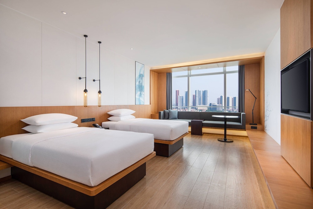 Superior Twin Room, 2 Twin Beds, Smoking, City View photo 1
