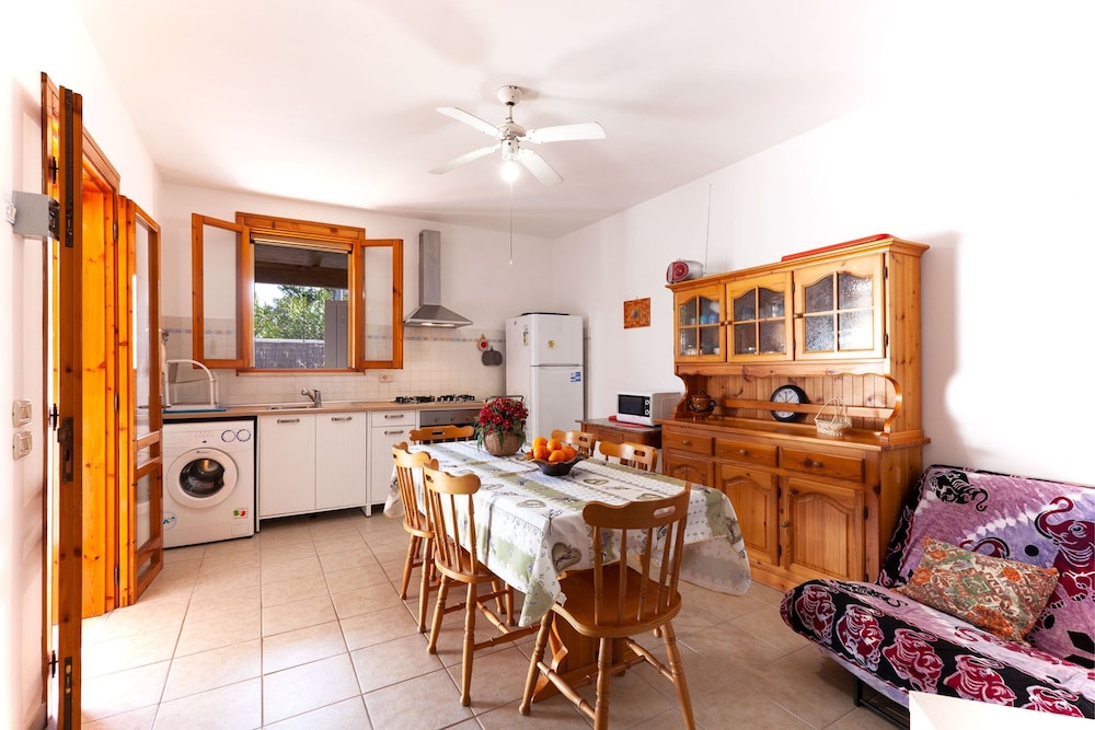 Standard House, Multiple Bedrooms (Villetta Roma With Fancy Garden)