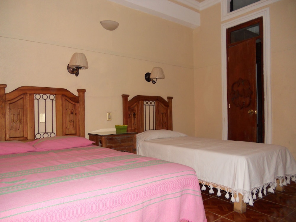 Standard Room, Multiple Beds photo 2