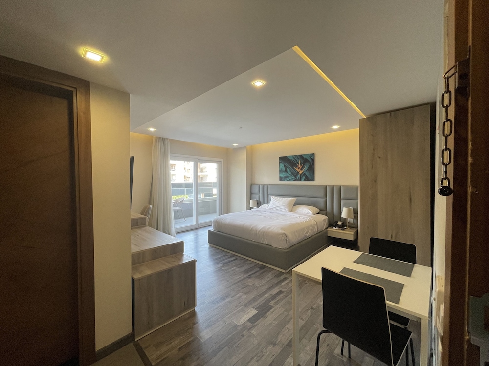 Superior Studio King Apartment