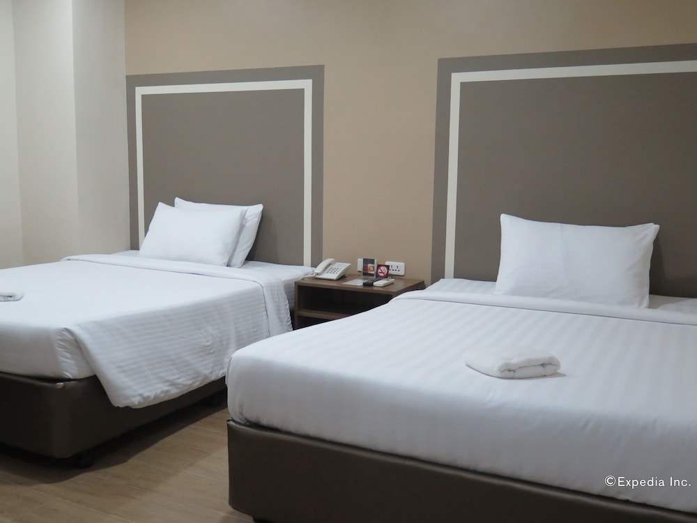 Standard Quadruple Room, No Windows photo 2