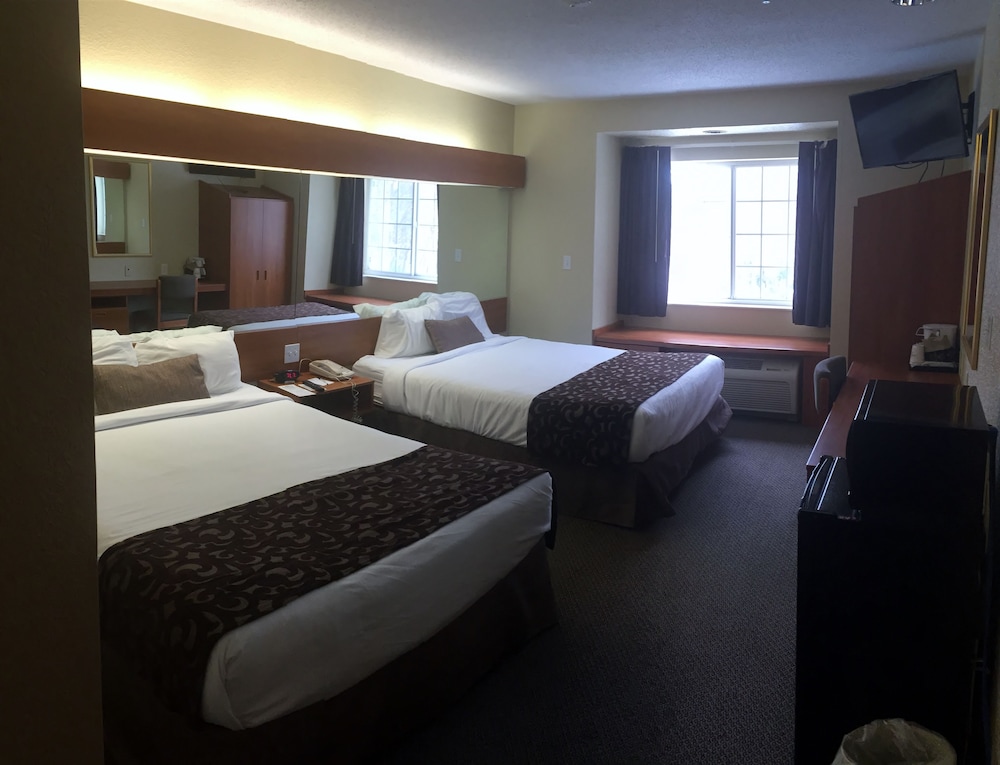 Room, Accessible, Microwave - Photo 5