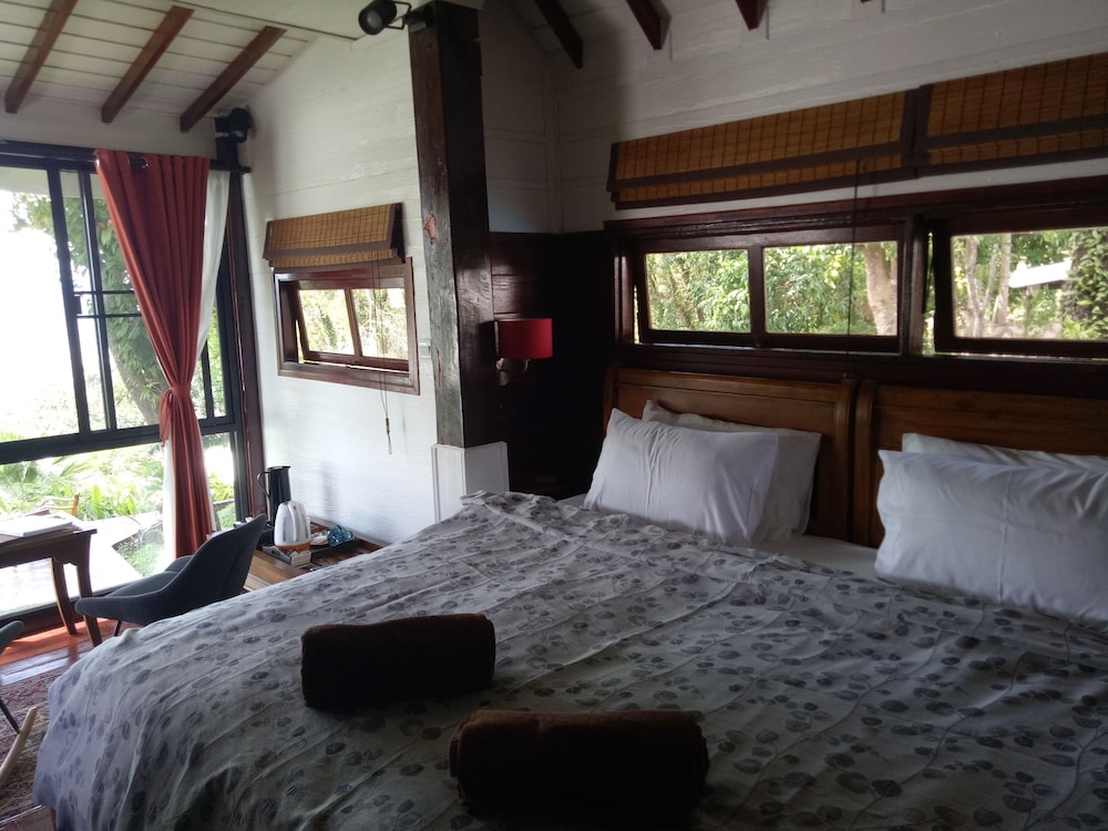 Seaside Bungalow (Bato)