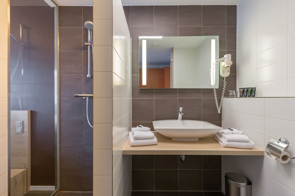 Luxury Double Room, 1 King Bed, Private Bathroom, Ocean View (nrk)
