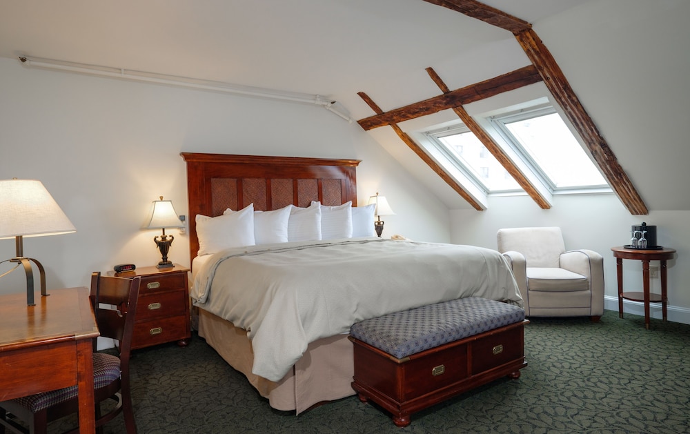 Premier Room, 1 King Bed photo 2