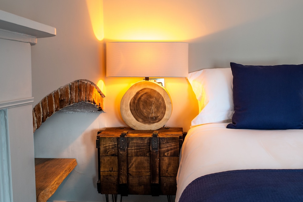 Premium Double Room, 1 King Bed photo 2