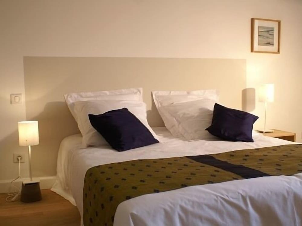 Double or Twin Room, Private Bathroom, Garden View (CHAMBRE BLANCHE) photo 3