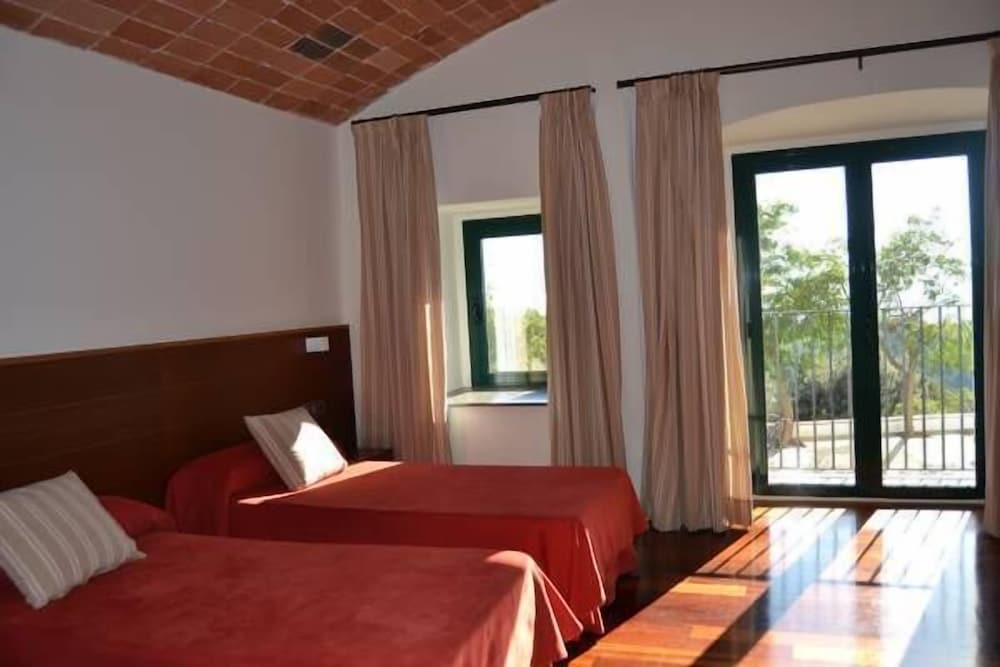 Basic Twin Room photo 2