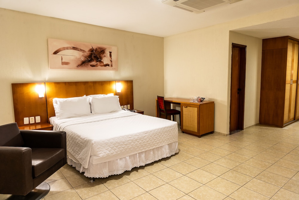 Deluxe Room - Photo 11