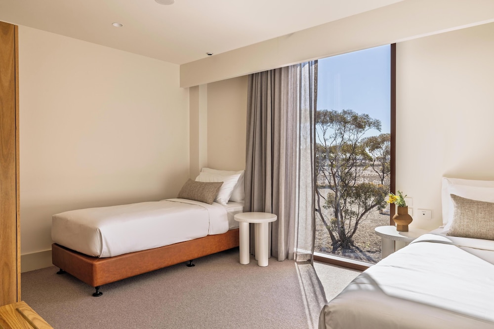 Premium Suite, 2 Bedrooms, Pool View photo 3