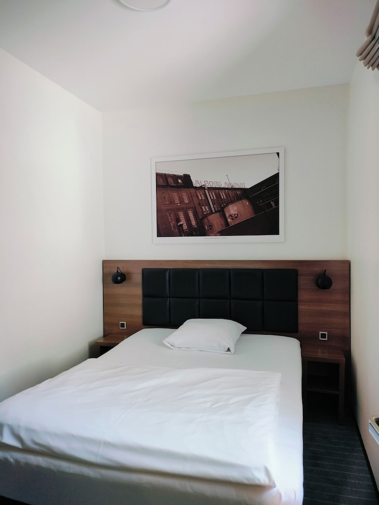 Premium Single Room photo 3