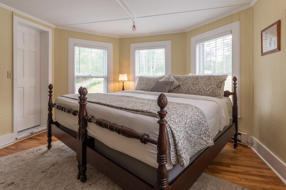 The Babe Ruth Room, 1 King Bed - Adults Only