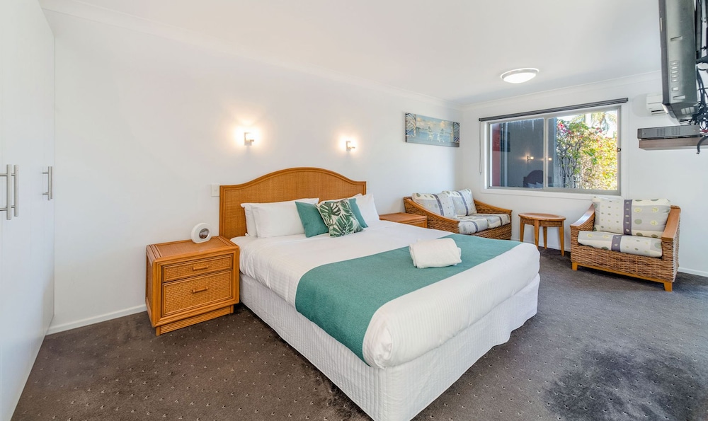 Deluxe Studio, Multiple Beds, Courtyard View photo 1