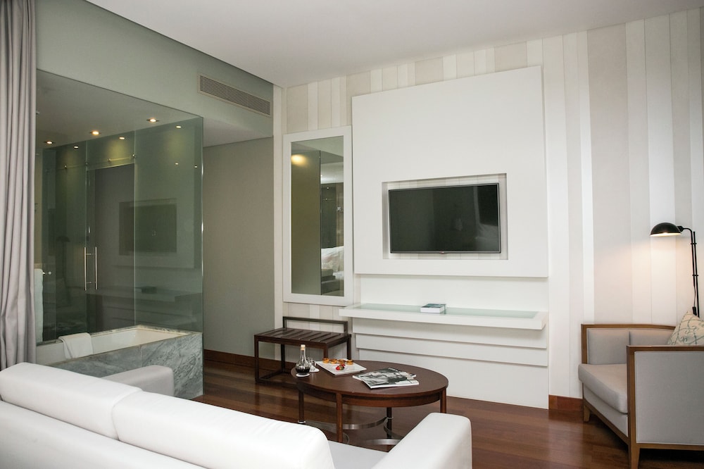 Deluxe Room (2+1 | King Size Bed)