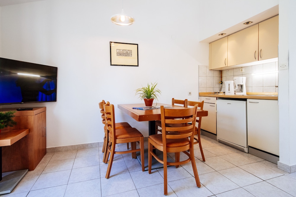 Standard Apartment for 5 Persons photo 3