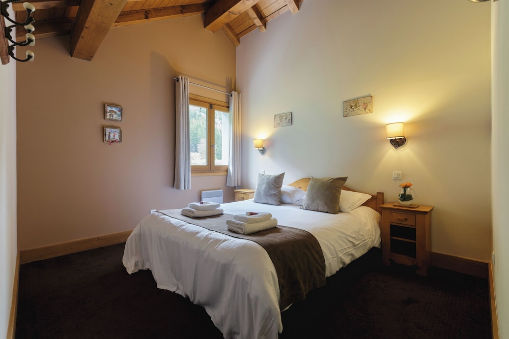 Family Apartment, Multiple Bedrooms (Vallorcine Buet 53 ski in / ski out) Family Apartment, Multiple Bedrooms (Vallorcine Buet 53 ski in / ski out)