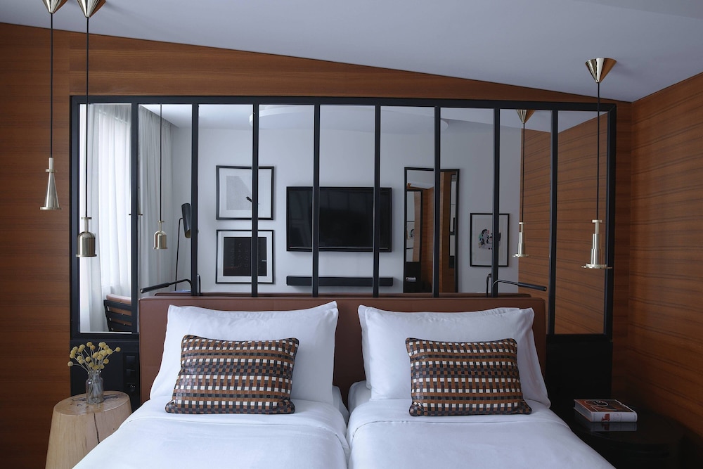 Chambre Familiale, 1 lit double, non-fumeurs, vue cour intérieure