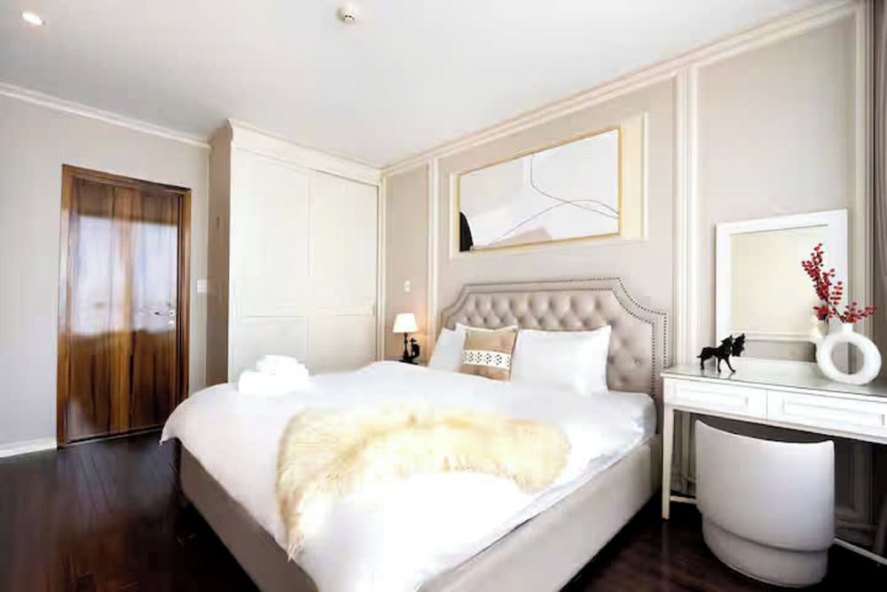 Grand Suite, 1 Bedroom, Club Lounge Access, City View photo 2