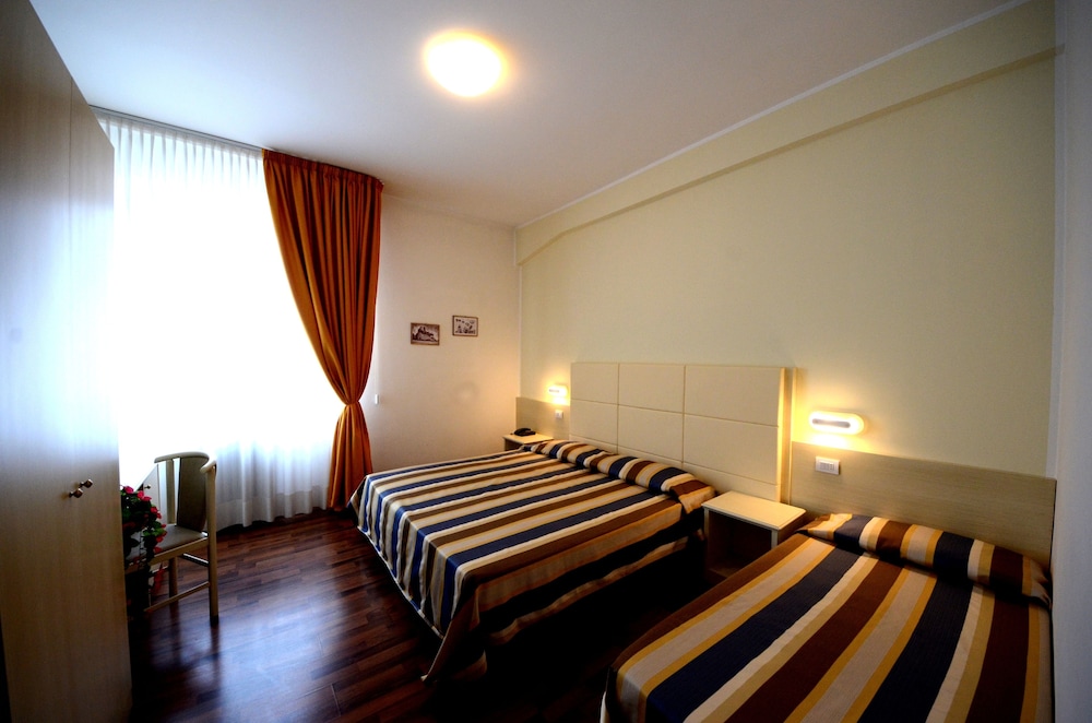 Standard Double or Twin Room photo 3