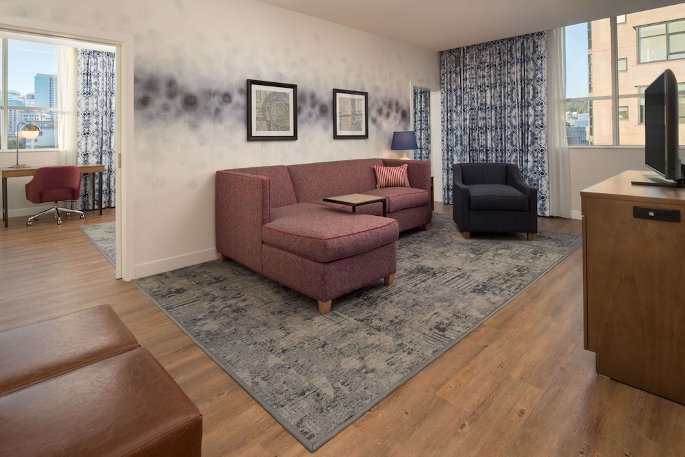 Executive Suite, 1 King Bed with Sofa bed (ADA Hearing)