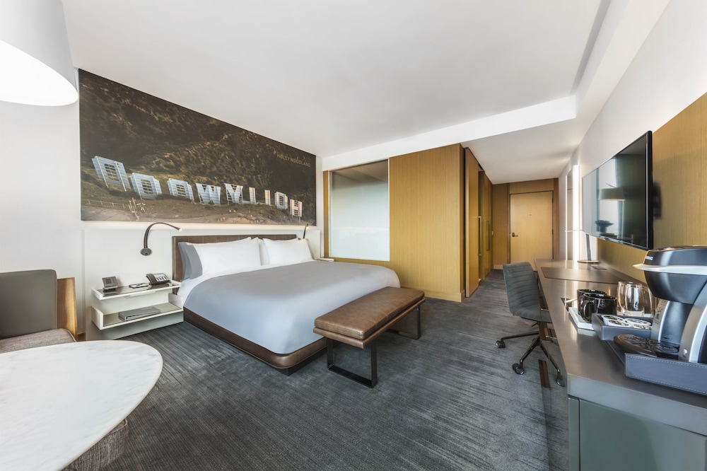 Classic Room, 1 King Bed, Accessible Bathtub, City View (Communication, Mobility)