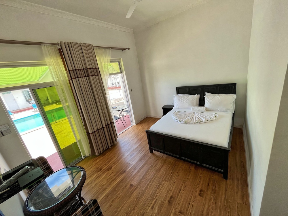Standard Room, 1 Queen Bed