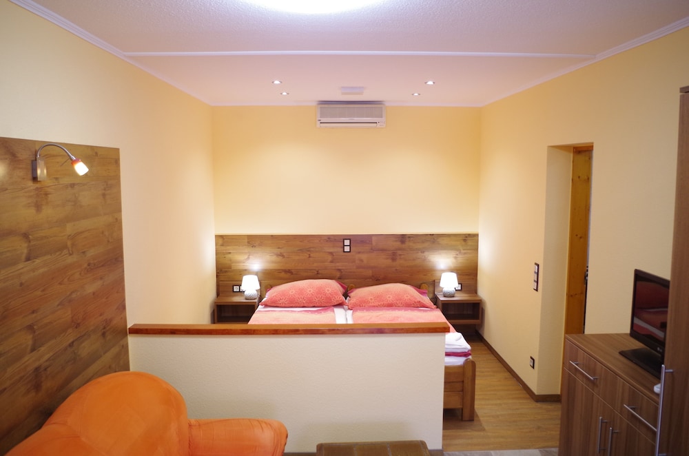Traditional Studio, 1 Bedroom photo 1