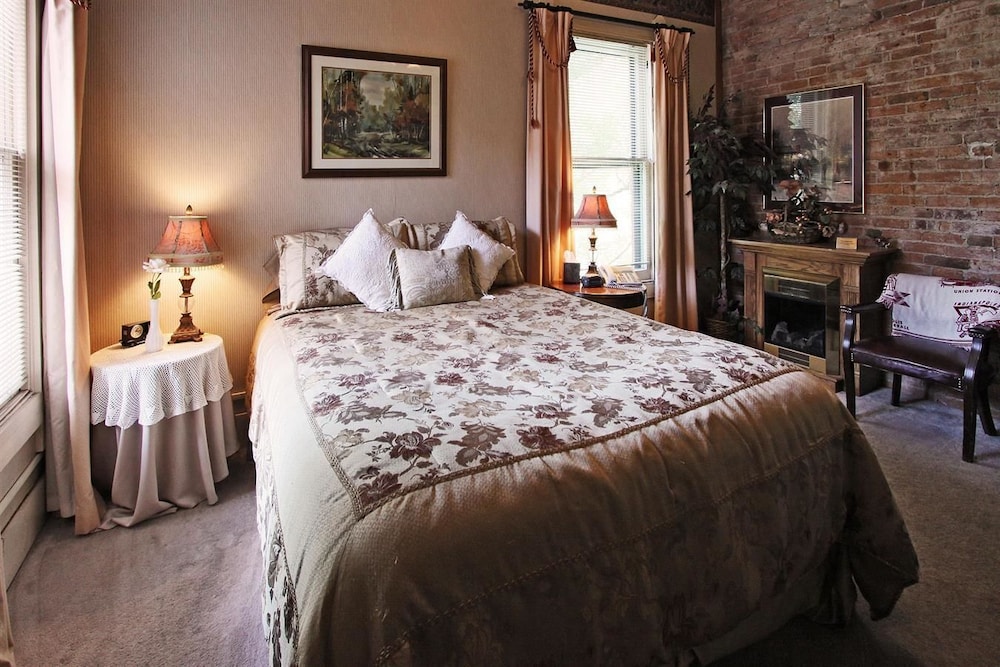 Dewenter Room photo 1