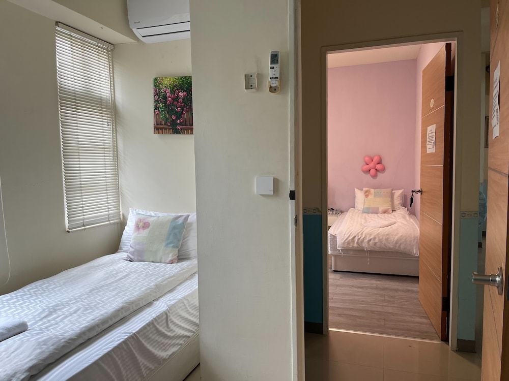 Economy Room 5, shared bathroom
