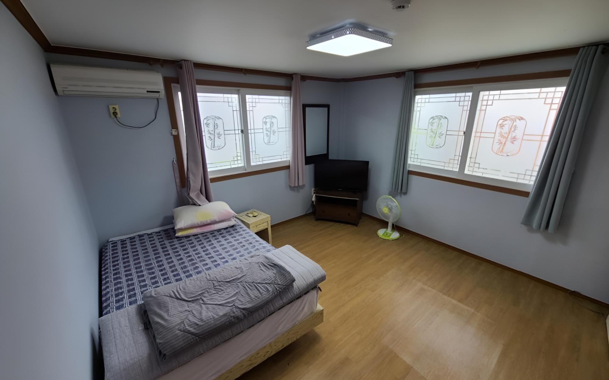 Room (101) photo 1