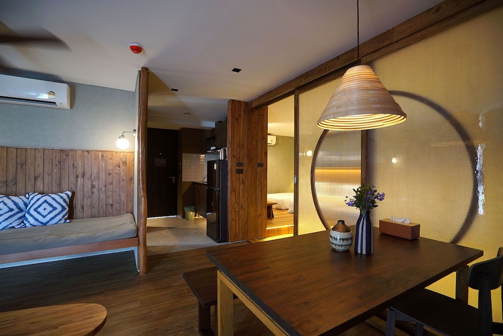 One-Bedroom Quadruple - Photo 4