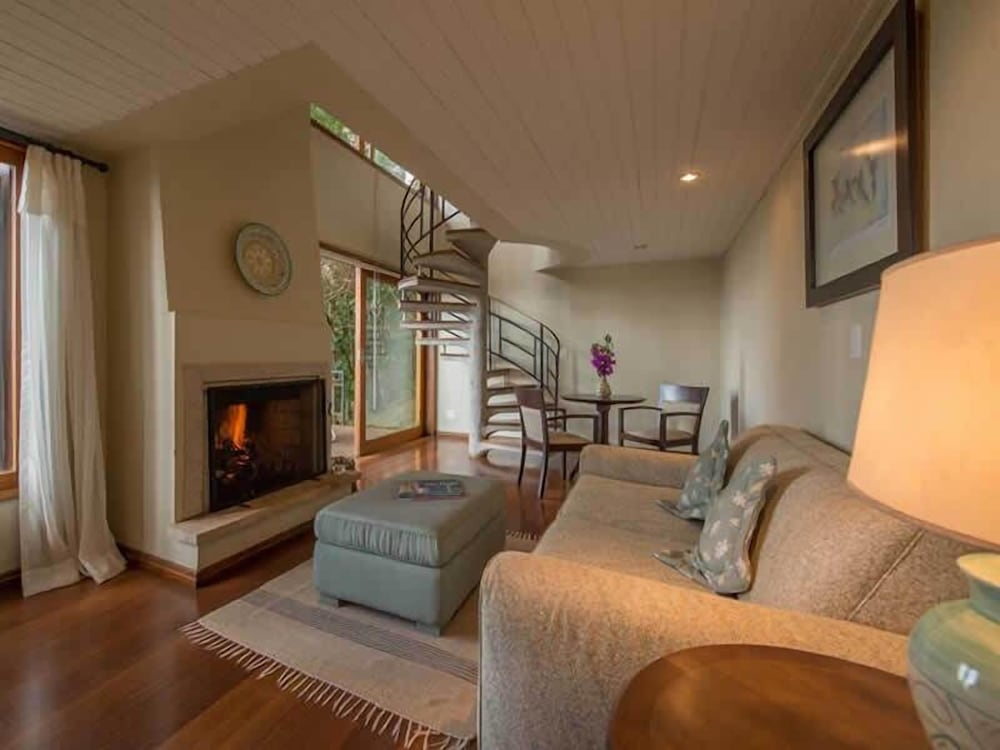 Standard Suite, 2 Bathrooms, Mountain View photo 3