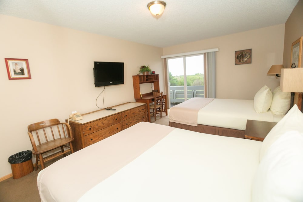 Deluxe Room, Multiple Beds, Kitchen, Pool View (1 Bedroom Dlx -Room 201-Pet Friendly) - Photo 2