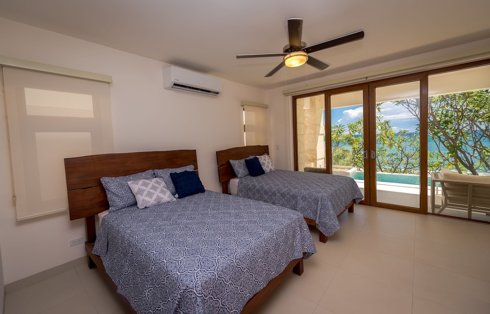 Deluxe Condo, 4 Bedrooms, Non Smoking, Beach View photo 1