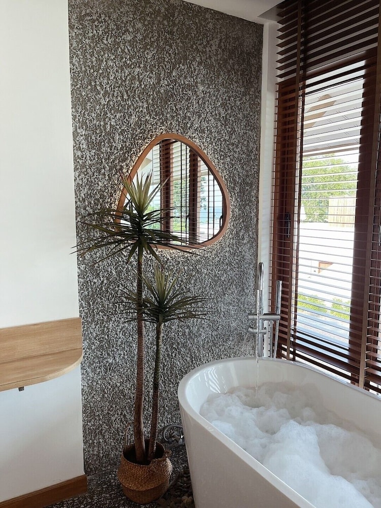 Arctic Sea View With Tub - Photo 7