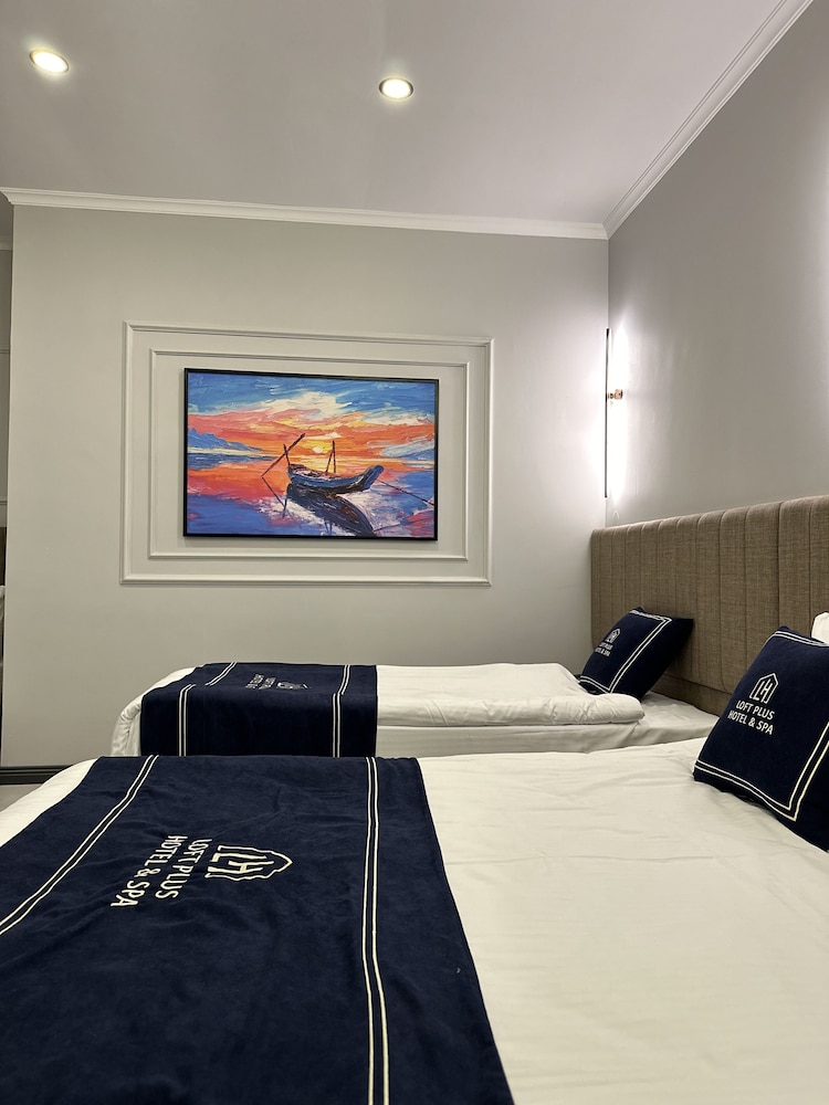 Deluxe Triple Room With Balcony - Photo 1