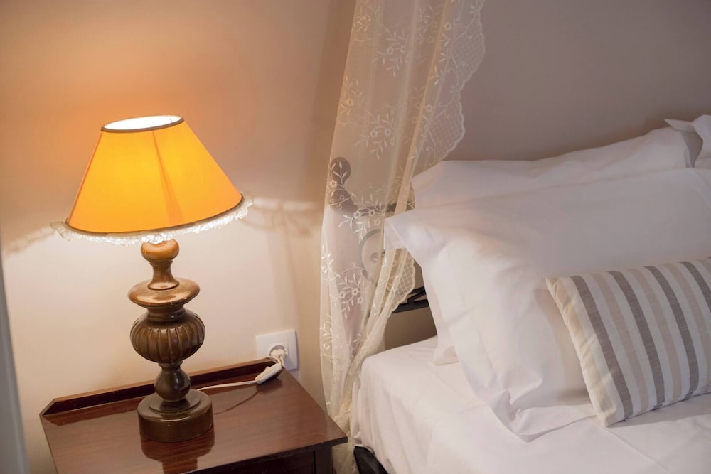 Relax in Elliniko Hidden Gem-vintage Bungalow With Garden and Hot Tub in an Iglo, Billede 8