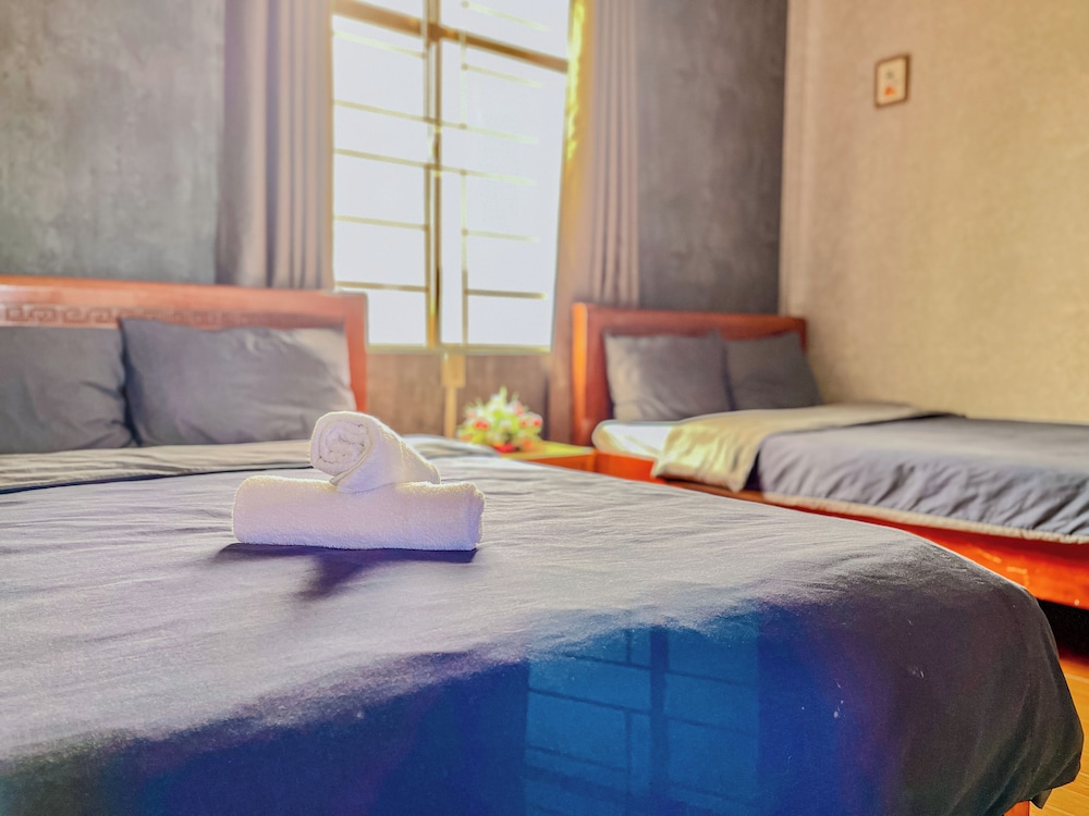 Family Quadruple Room, 2 Queen Beds, City View photo 1
