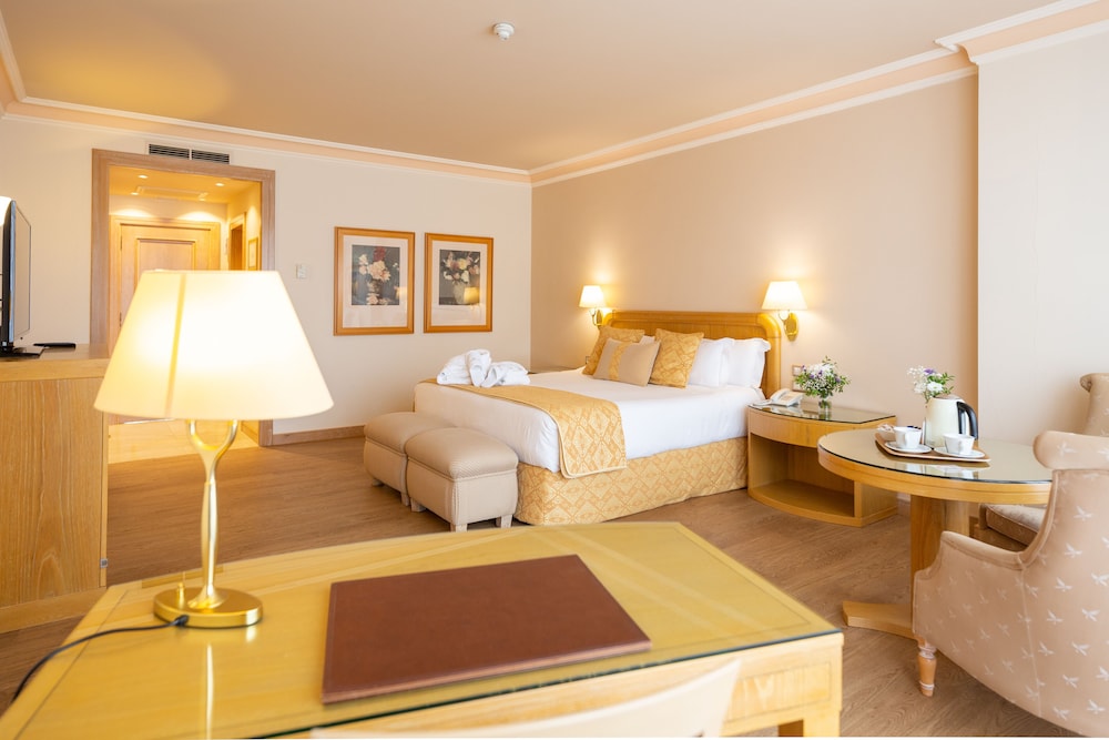 Deluxe Room - Photo 3