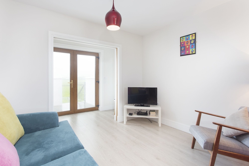 House, 1 Bedroom photo 2