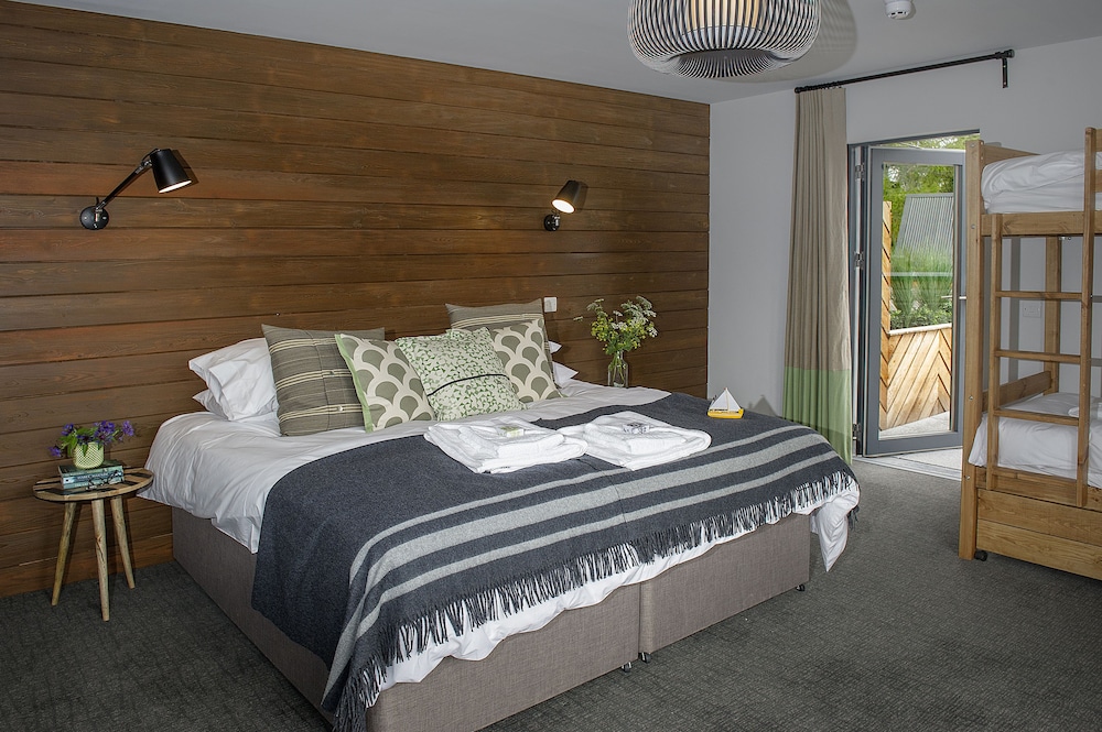 Family Room (Loch Ness) photo 2